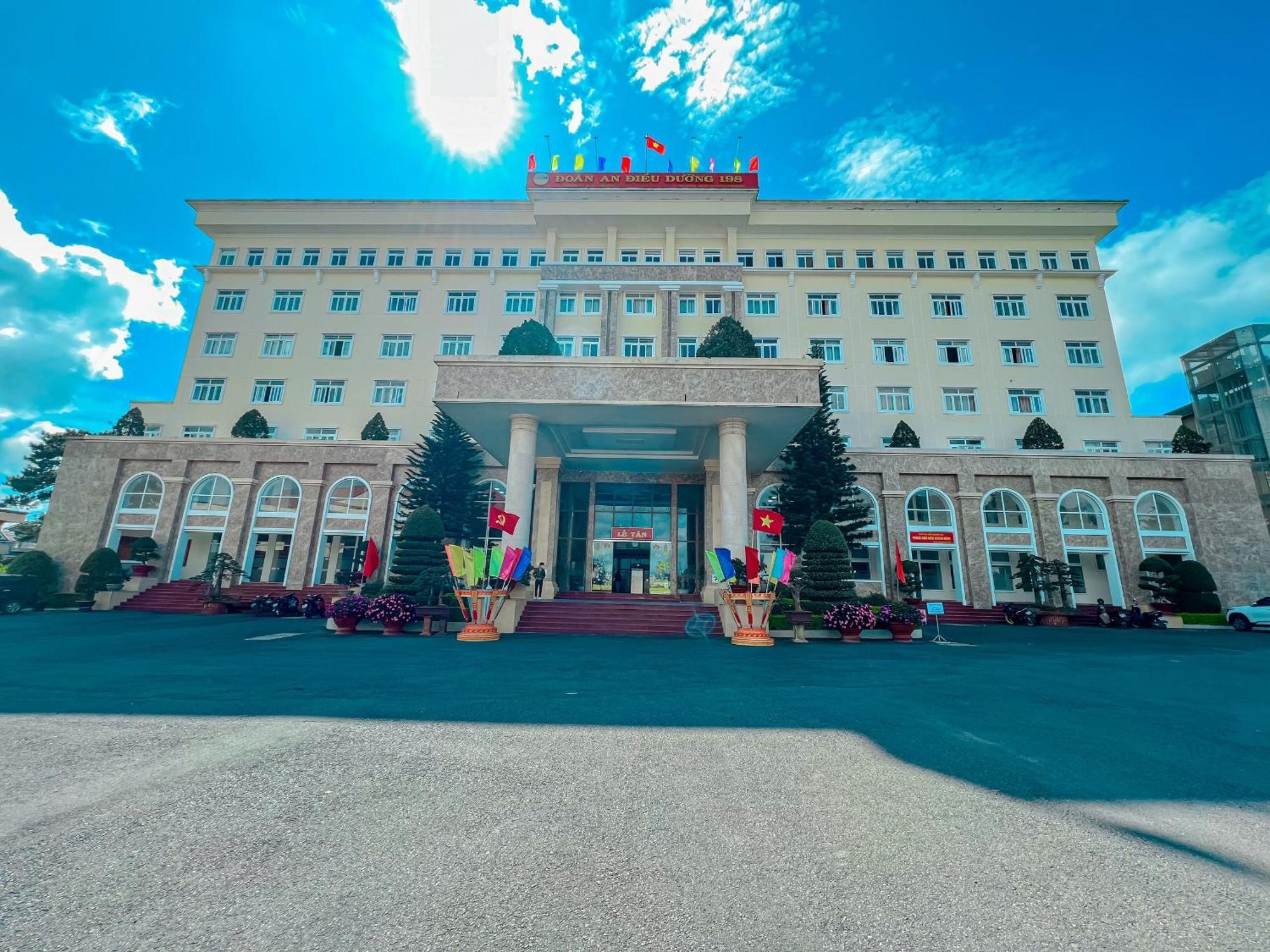Hotel Khach San Doan 198 Da Lat Khu Chi Lăng Esterno foto